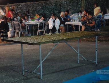 Ιωάννινα: Γυναίκες πολιτιστικού συλλόγου έφτιαξαν λαχανόπιτα-τέρας 3 τ.μ. με 20 κιλά χόρτα! (φωτό, βίντεο)